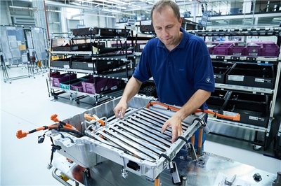 德国慕尼黑eMove展会后记:参观宝马丁戈尔芬工厂,看电池组如何制造
